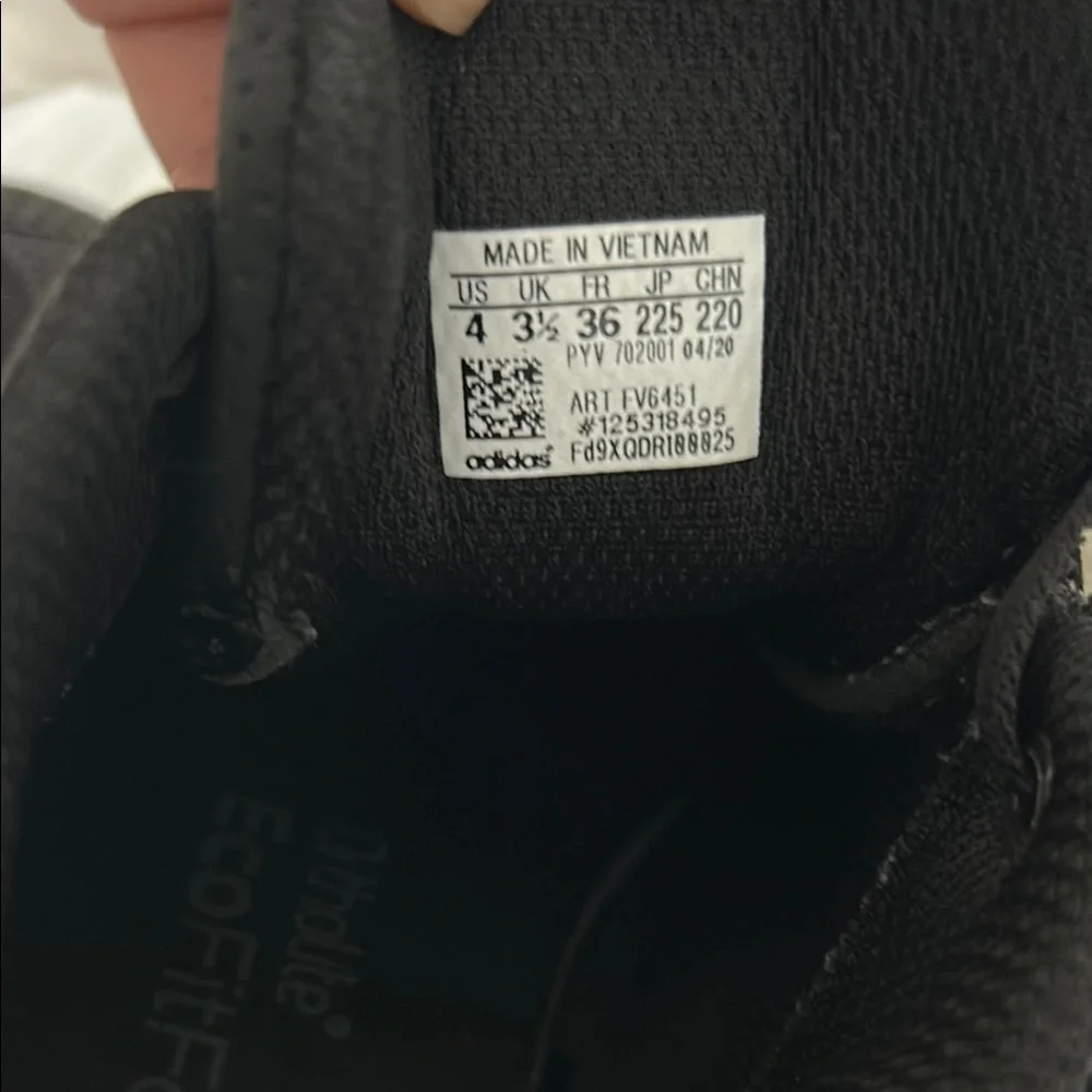Adidas Black Athletic Sneakers / like new